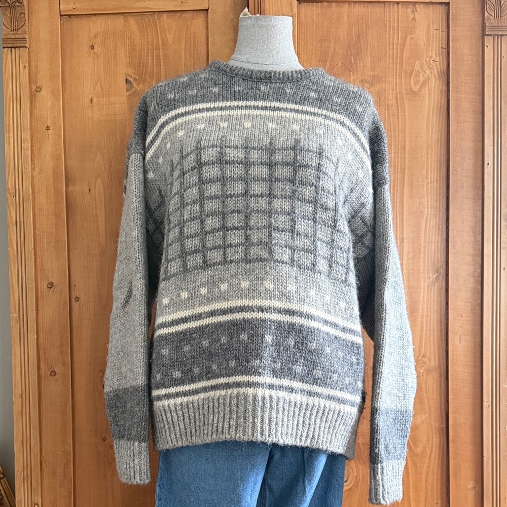 Cozy Vintage Gray Virgin Wool Patterned Sweater